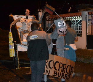 Figure of a burro pulling a cart full of politicians entitled "Burrocracia" or Beaurocracy.
